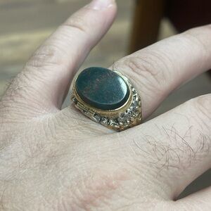 Antique Hinged Locket Ring Circa 1860-1890 CUT DIAMONDS Gold 18k
16.67-gr SIZE 9